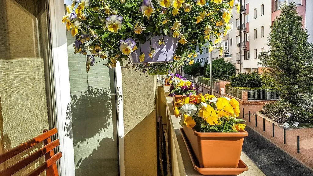 Lovely Corvin Apartment 부다페스트