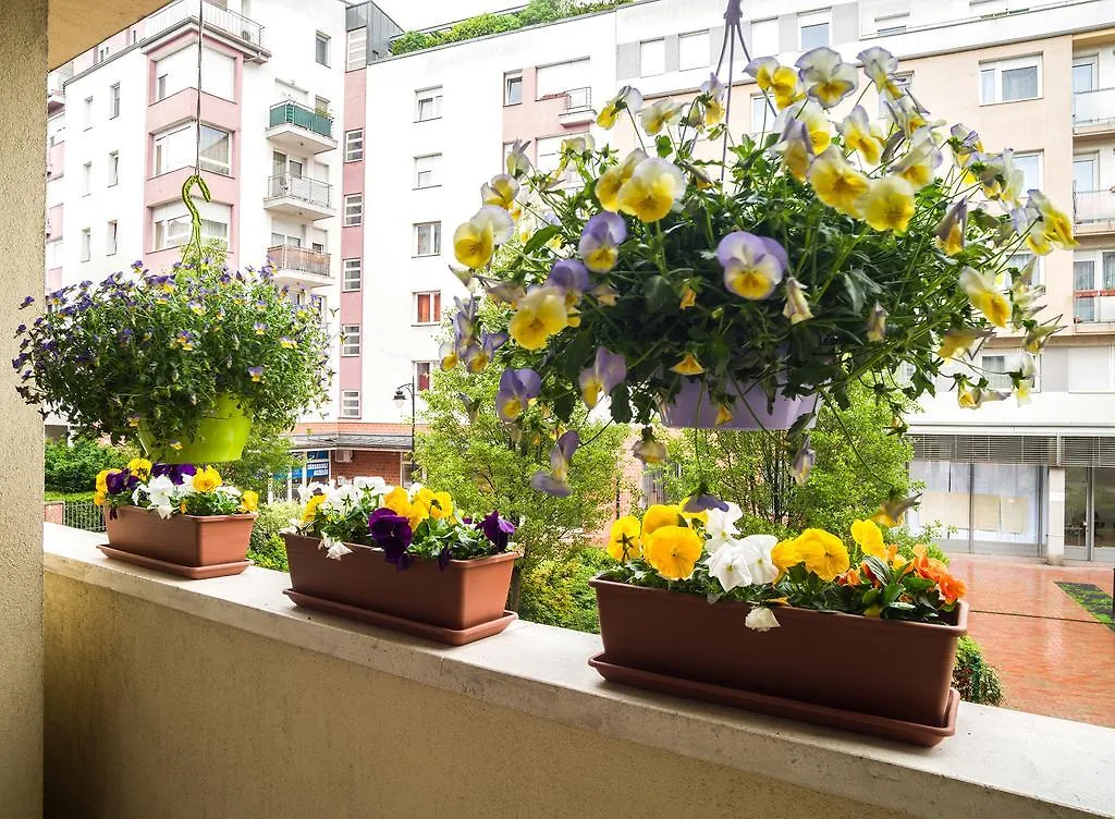 Lovely Corvin Apartment 부다페스트 헝가리
