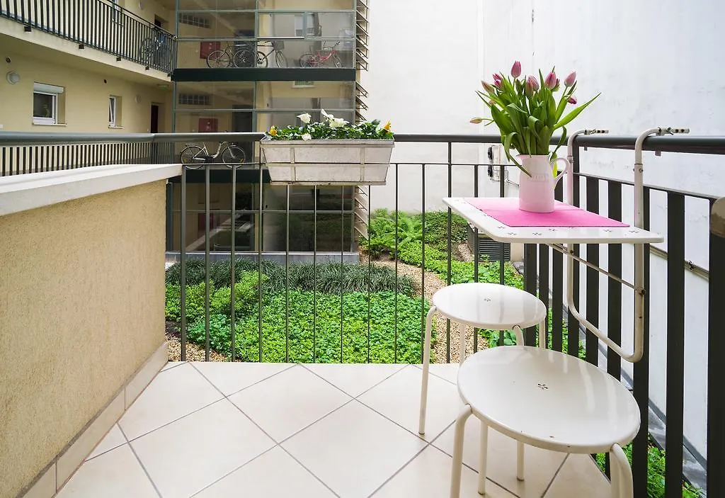 Lovely Corvin Apartment Budapest